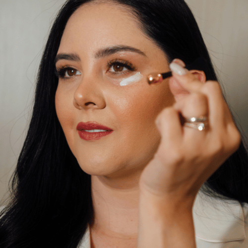 Oogcontour verzorgen: oogcrème, wallen, donkere kringen en fijne lijntjes