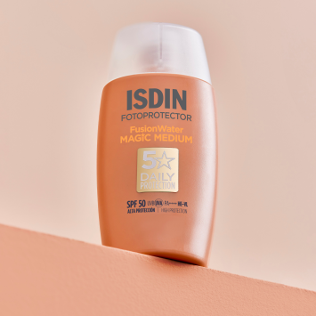 ISDIN Fusion Water MAGIC Color Medium SPF 50 50ml